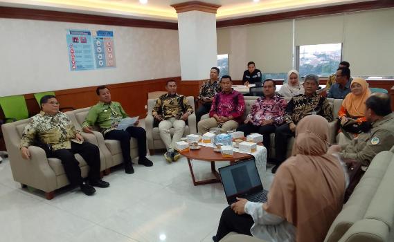 Minta Penambahan Kuota Bansos, Plt Bupati Suhardiman Temui Kepala Pusdatin Kemensos RI